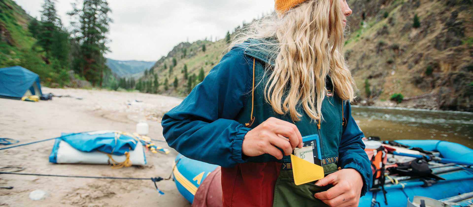 Duckie Wallet lifestyle: Duckie 4